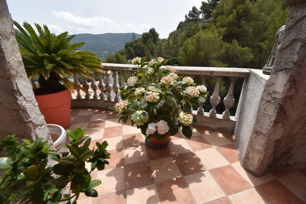 Studio Climatise Et Sa Terrasse Privee En Villa La Trinité Exterior foto